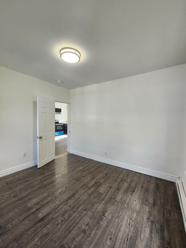 Building Photo - 135 Willow St