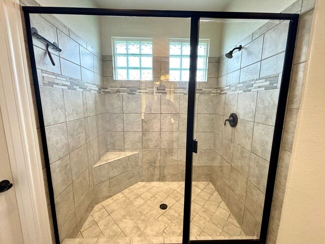 Building Photo - Luxury Living in Arcadia Ridge – Corner Lot, 3 Full Baths & Resort-Style Amenities!