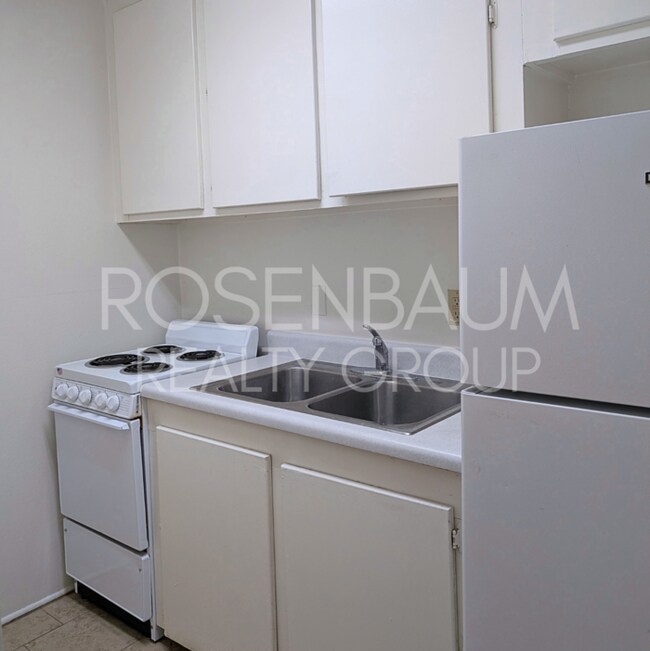 Building Photo - Cozy studio apartment in the heart of Tucson!