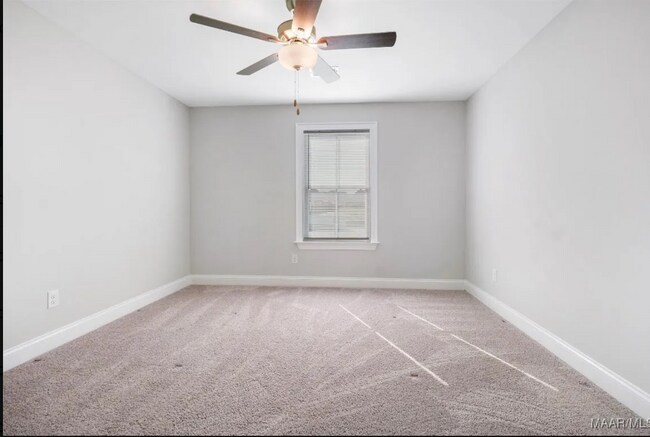 Building Photo - 994 Pearl Dr