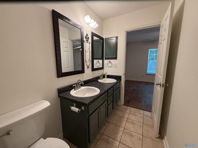 Building Photo - 111 Turnstone Ct SW