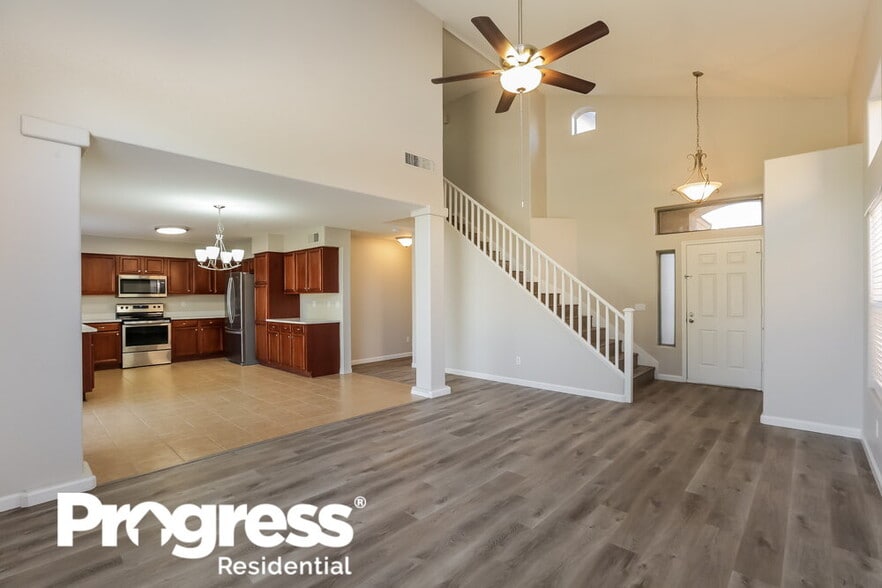 Building Photo - 5414 W Huntington Dr