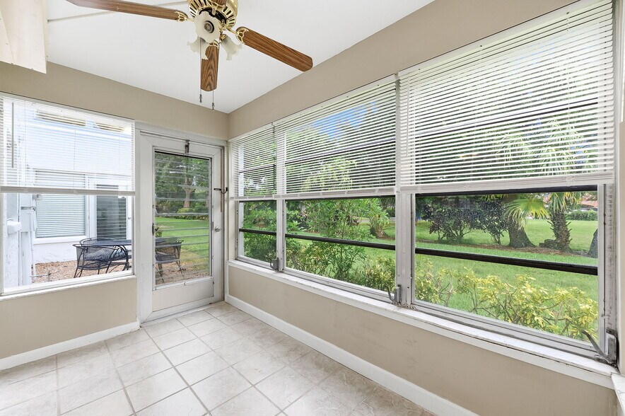 Building Photo - 1514 Edgewater Cir