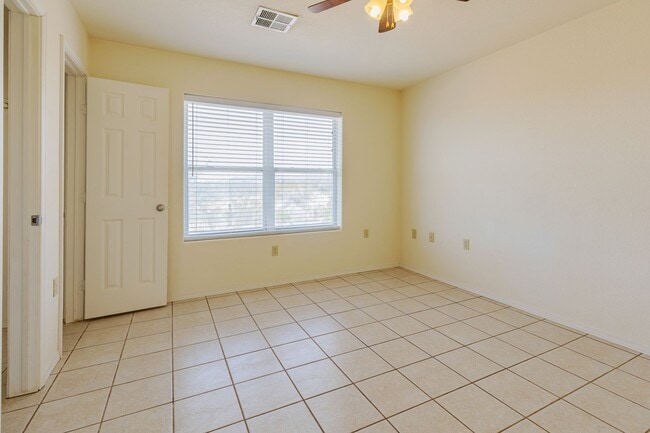 Building Photo - Home with Amazing Vews!