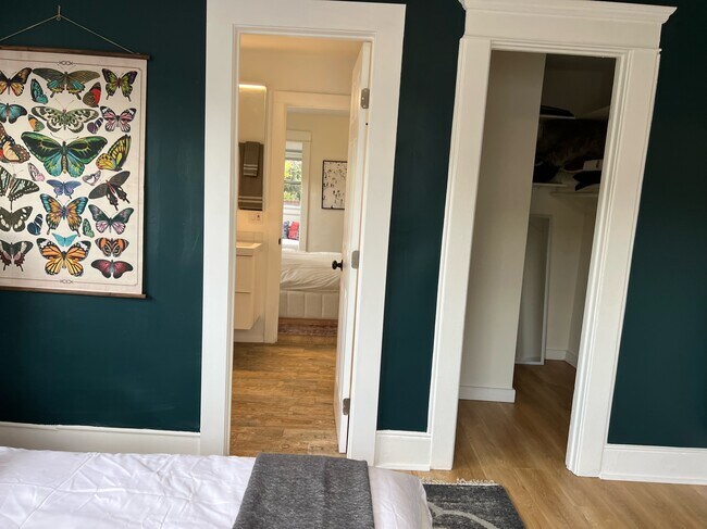 Queen Bedroom - 2813 2nd Ave