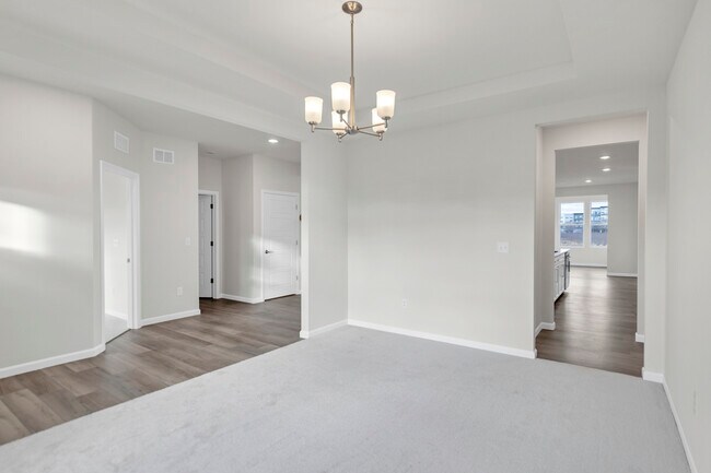 Building Photo - 668 Branson Dr