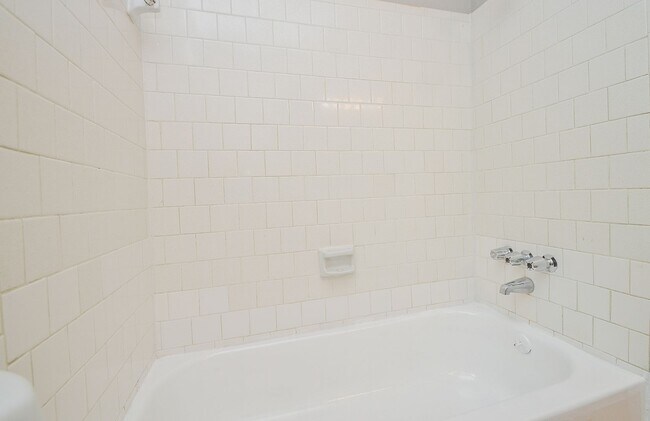 Building Photo - Beautiful spacious home available for rent !