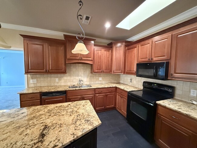 Building Photo - 15047 Ashmont Blvd SE