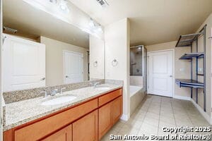 Building Photo - 215 Center St