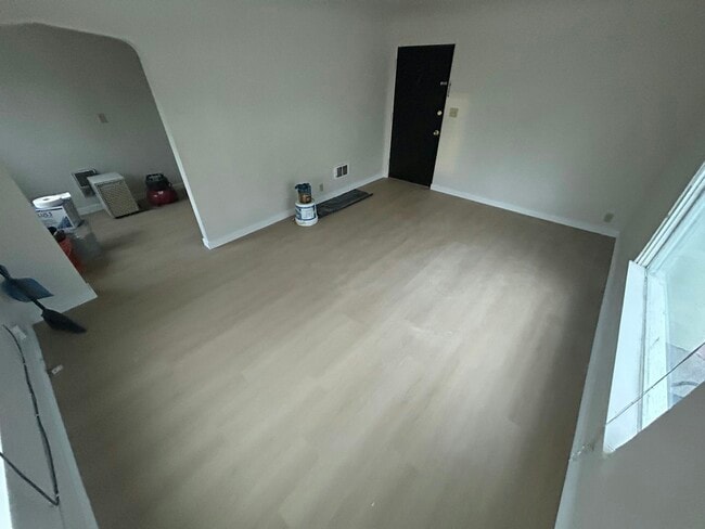 Building Photo - 400 W 13th St