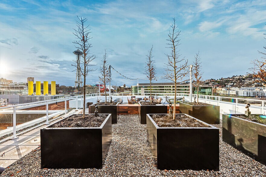 Building Photo - 408 Aurora Ave N