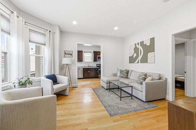 Building Photo - 659 Moody St