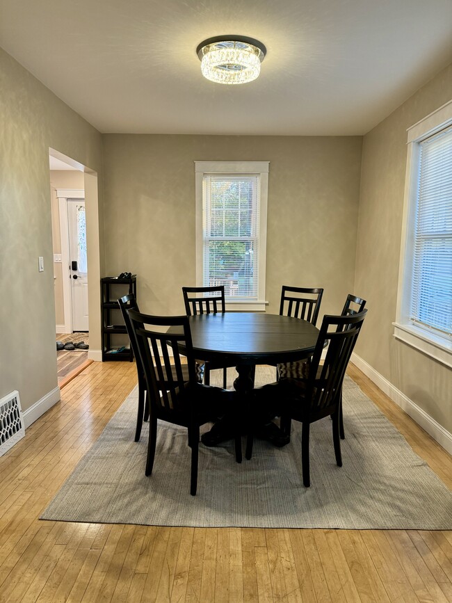 Dining Room - 922 N 14th Ave E