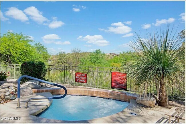 Building Photo - 1550 E Thunderbird Rd