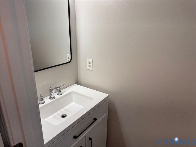 Building Photo - 6162 Retreat Hill Ln