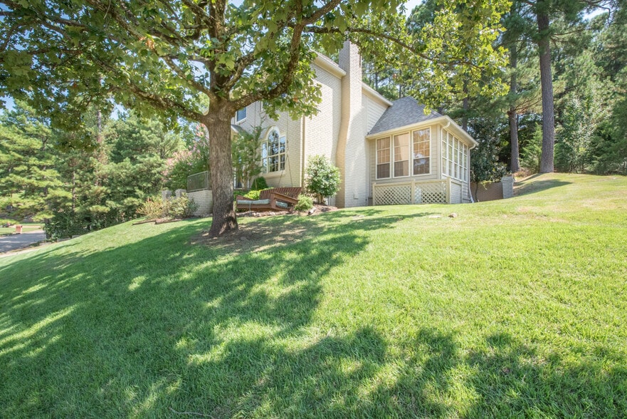 Building Photo - 15 Lorian Dr