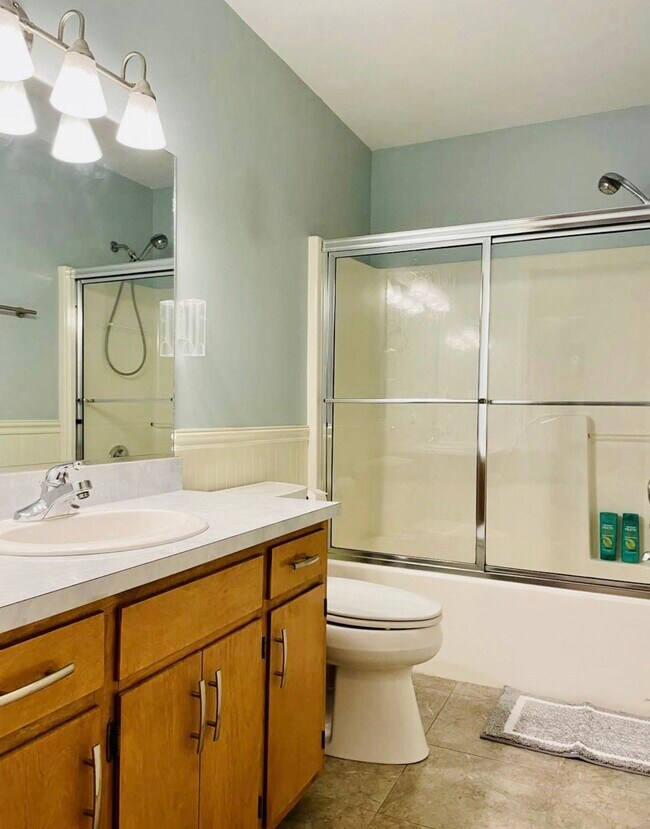 Building Photo - 115 2nd St