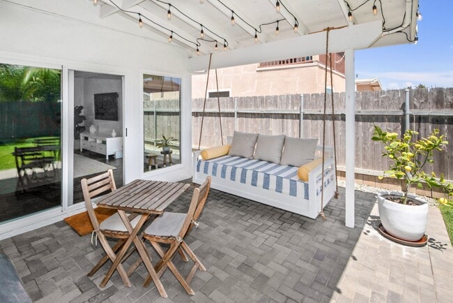 Building Photo - Long Term Unfurnished Rental available a f...