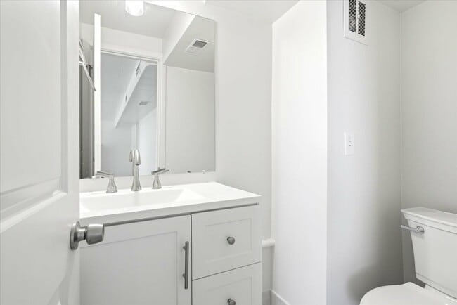 Building Photo - 3036 Sequoia Dr