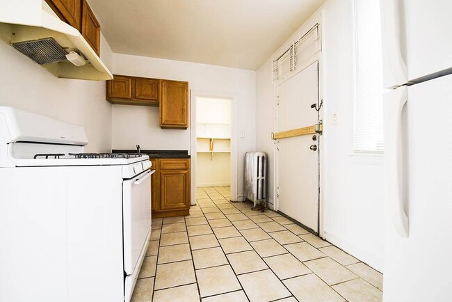 Kitchen - 1717 W 77th St