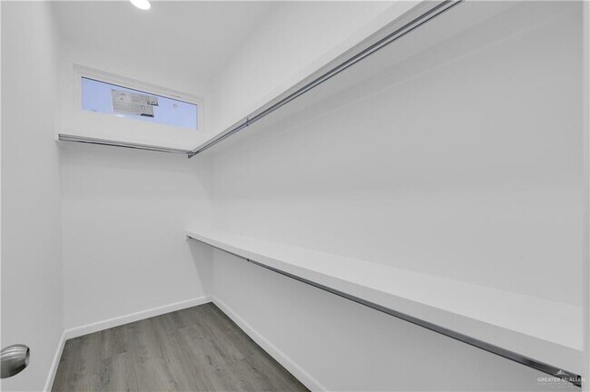 Building Photo - 211 N 28th St
