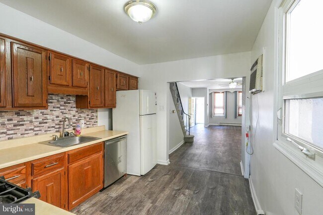 Building Photo - 217 Moore St