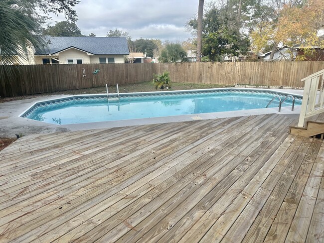 Large pool deck. - 1110 Airport Rd