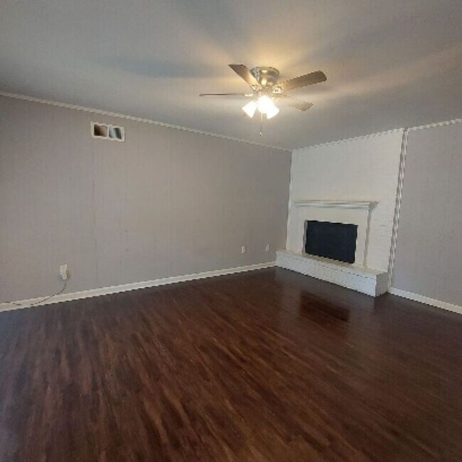 Building Photo - 3219 Holly Berry Dr
