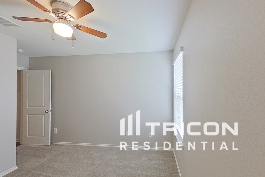Building Photo - 848 Glover Dr