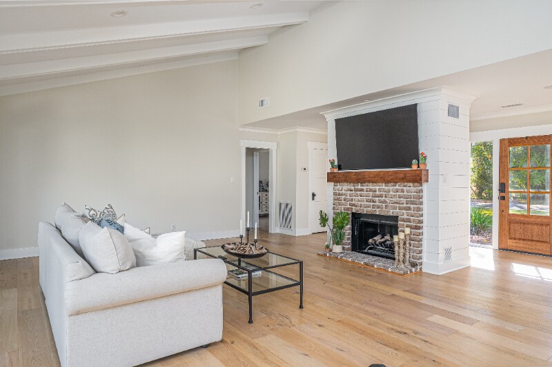 Building Photo - 10 Howley Ln