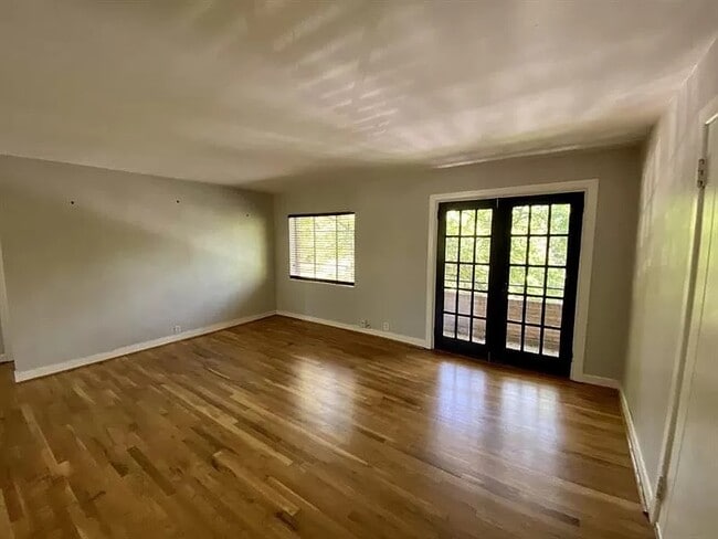Building Photo - 1392 Normandy Dr NE