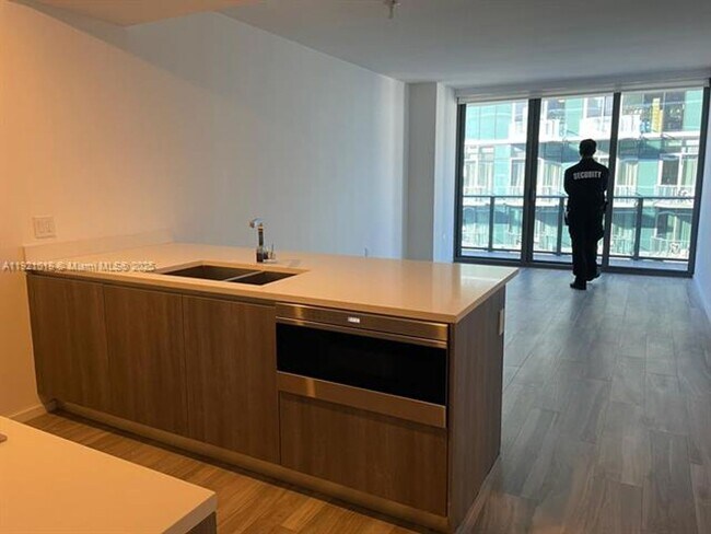 Building Photo - 805 S Miami Ave