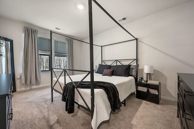 Building Photo - 193 Currant Cir