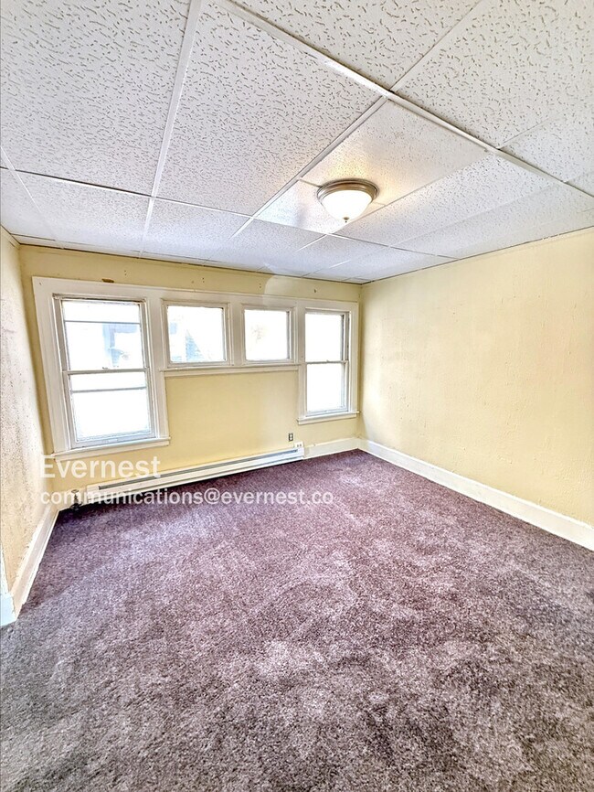 Building Photo - 3030 Cortland St