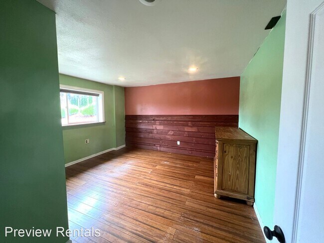 Building Photo - 2 br, 1 bath House - 23871 N. Westview Rd