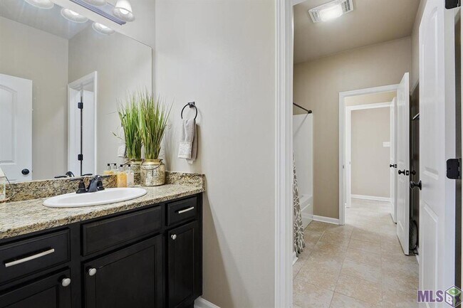 Building Photo - Magnolia Lakes Subdivision off Burbank