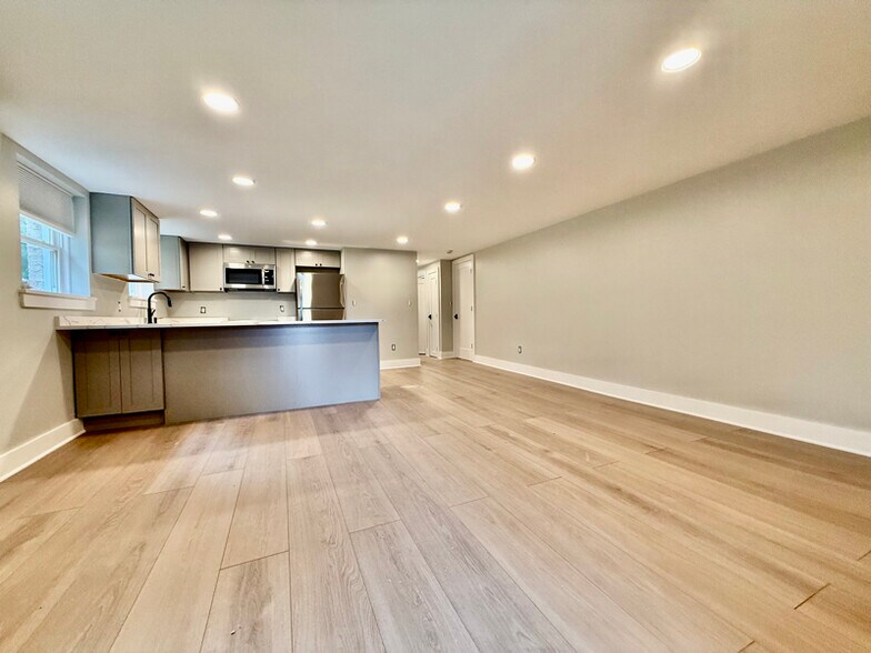 Primary Photo - 17 Halsey Pl
