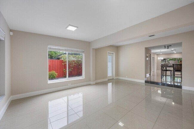 Building Photo - 1137 NE 1st Ave.