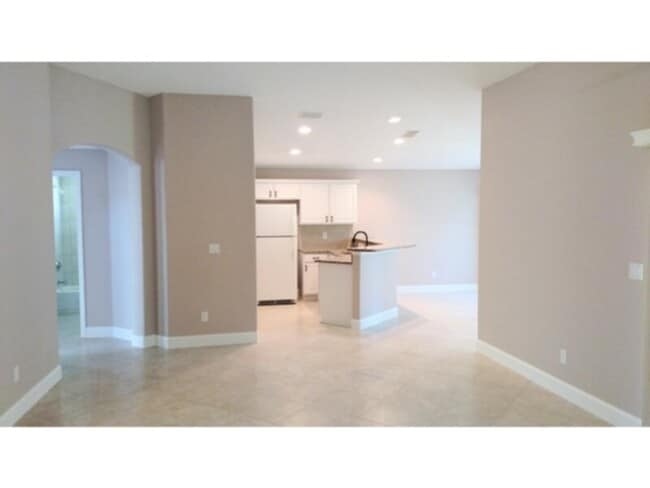 Building Photo - Updated 3/2/2 House in Palm Coast, FL.    www.WeRentSunshine.com