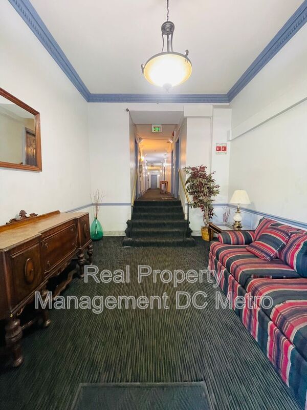 Building Photo - 815 Maryland Ave NE
