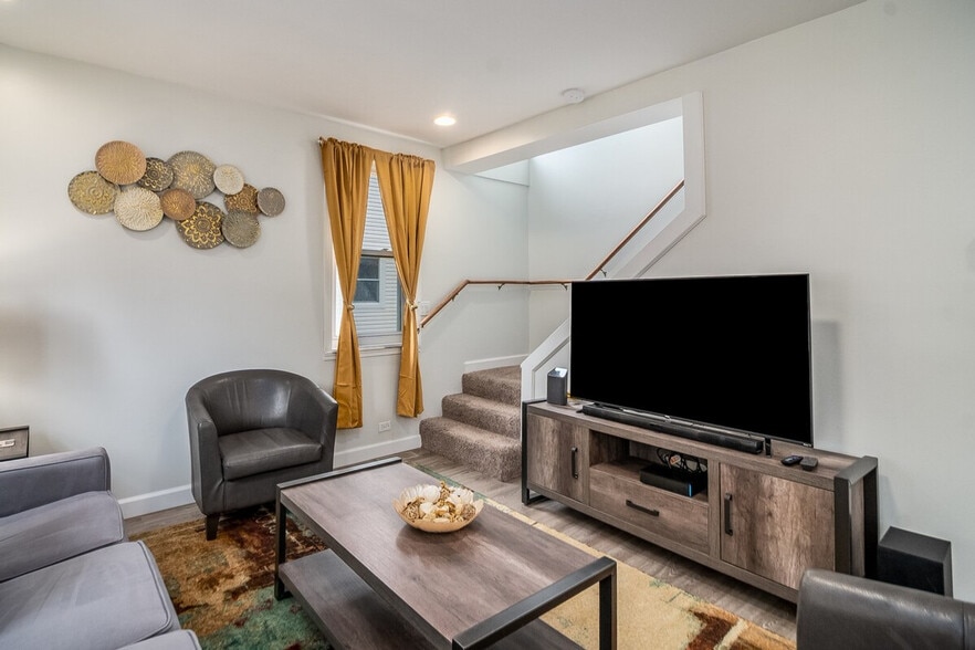 Building Photo - 334 S Wisconsin Ave