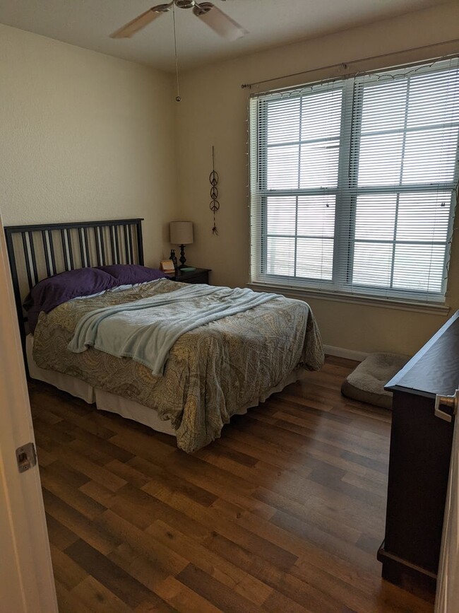Building Photo - Available Now! 1 bedroom, 1 bath Condo in ...