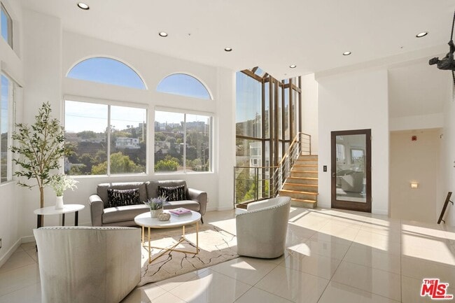 Building Photo - 8435 Franklin Ave