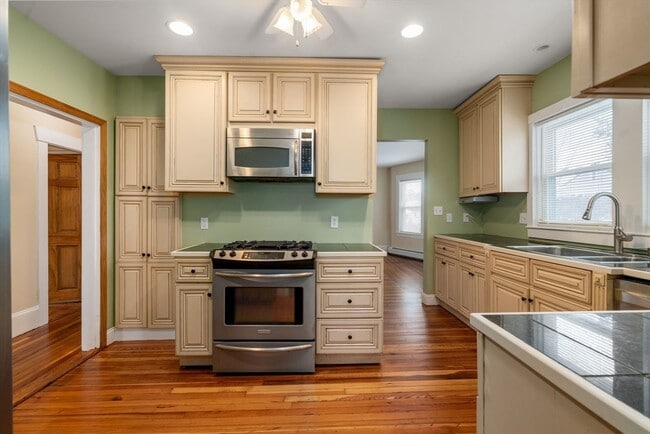 Building Photo - 25-27-27 Lafayette St