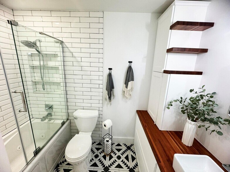 Building Photo - 321 Sandtree Dr