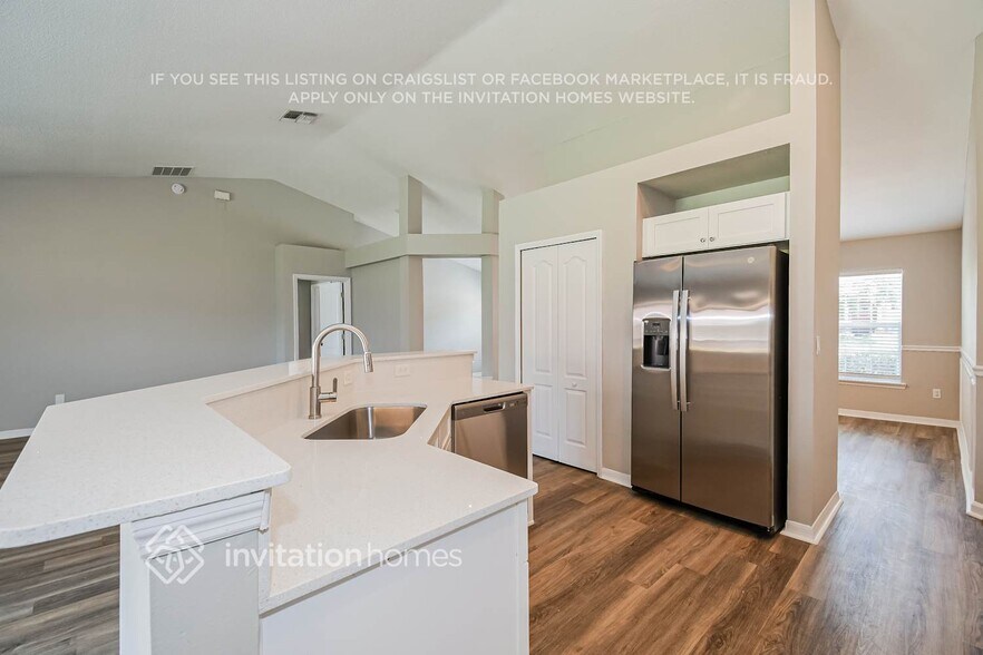 Building Photo - 10143 Meadow Point Dr