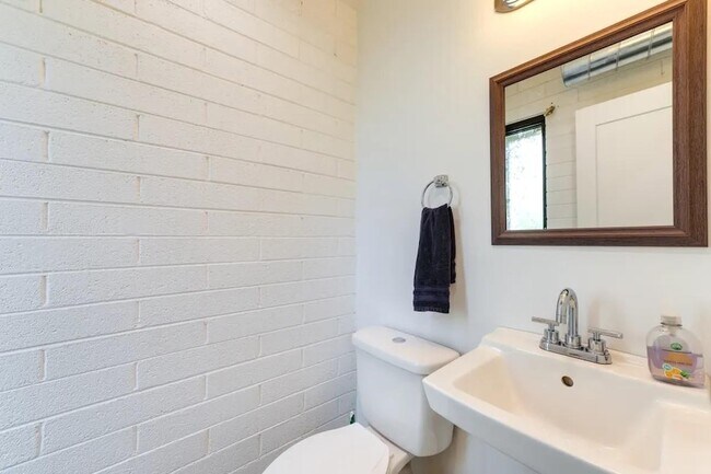 Building Photo - 7720 E Heatherbrae Ave