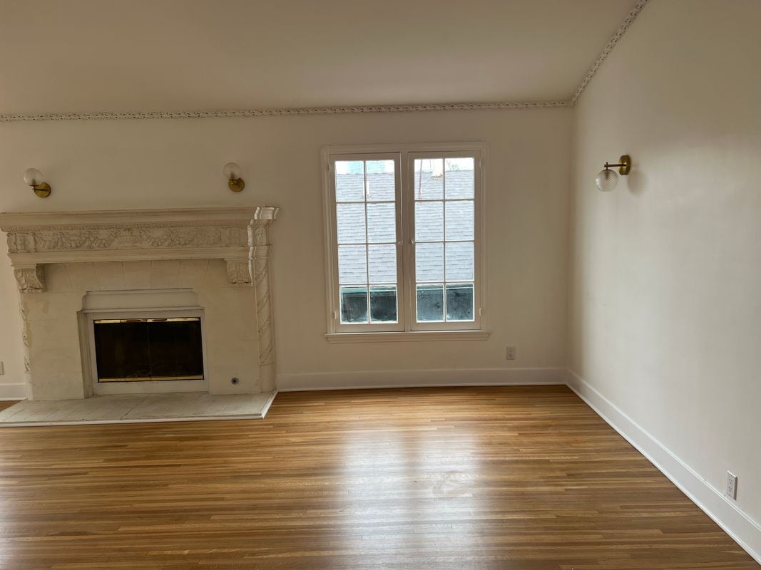 Building Photo - 926 S Curson Ave