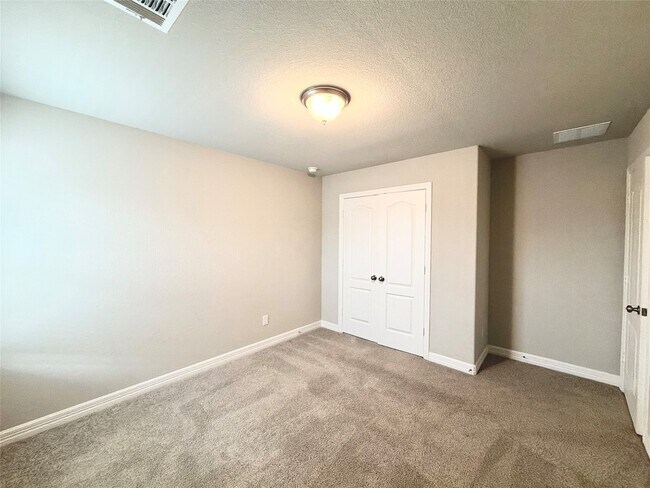 Building Photo - 415 Northern Pike Dr