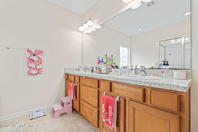 Building Photo - 300 Auburn Oaks Rd E